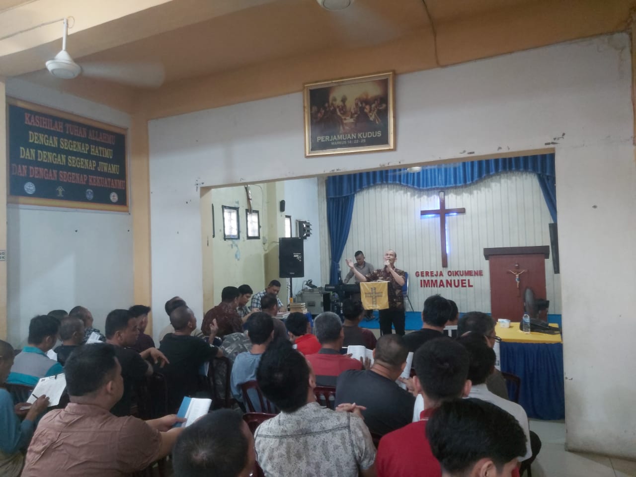 Warga Binaan Mengikuti Ibadah Rohani di Rutan Labuhan Deli