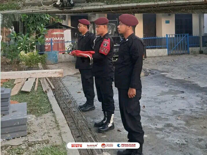 Prosesi Pengibaran Bendera Merah Putih di Rutan Pangkalan Brandan.