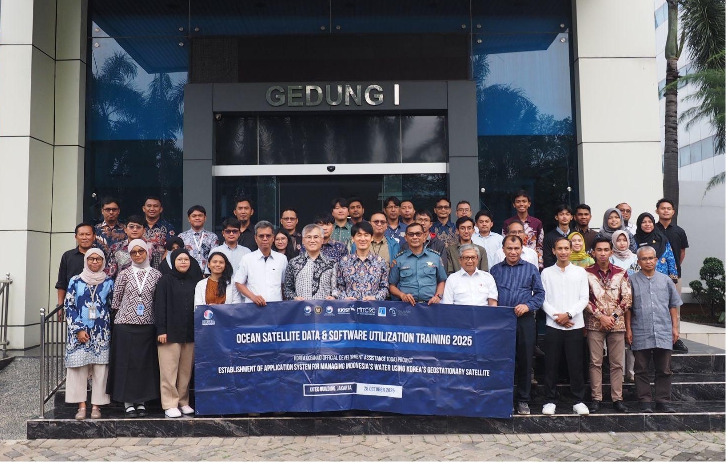 Group photo with participants and Moonsoft trainers.