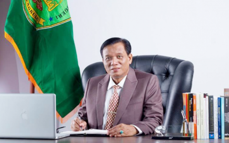 Prof. Dr. H. Sirajuddin M, M.Ag, MH