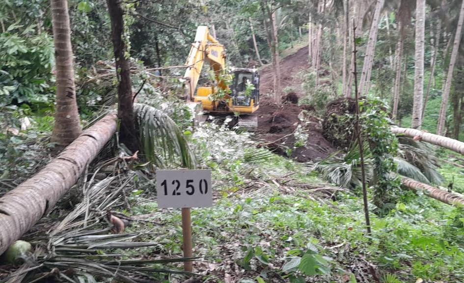 Pekerjaan infrastruktur yang terus di Kebut oleh personil satgas TMMD Ke-116 Kodim 1310/Bitung