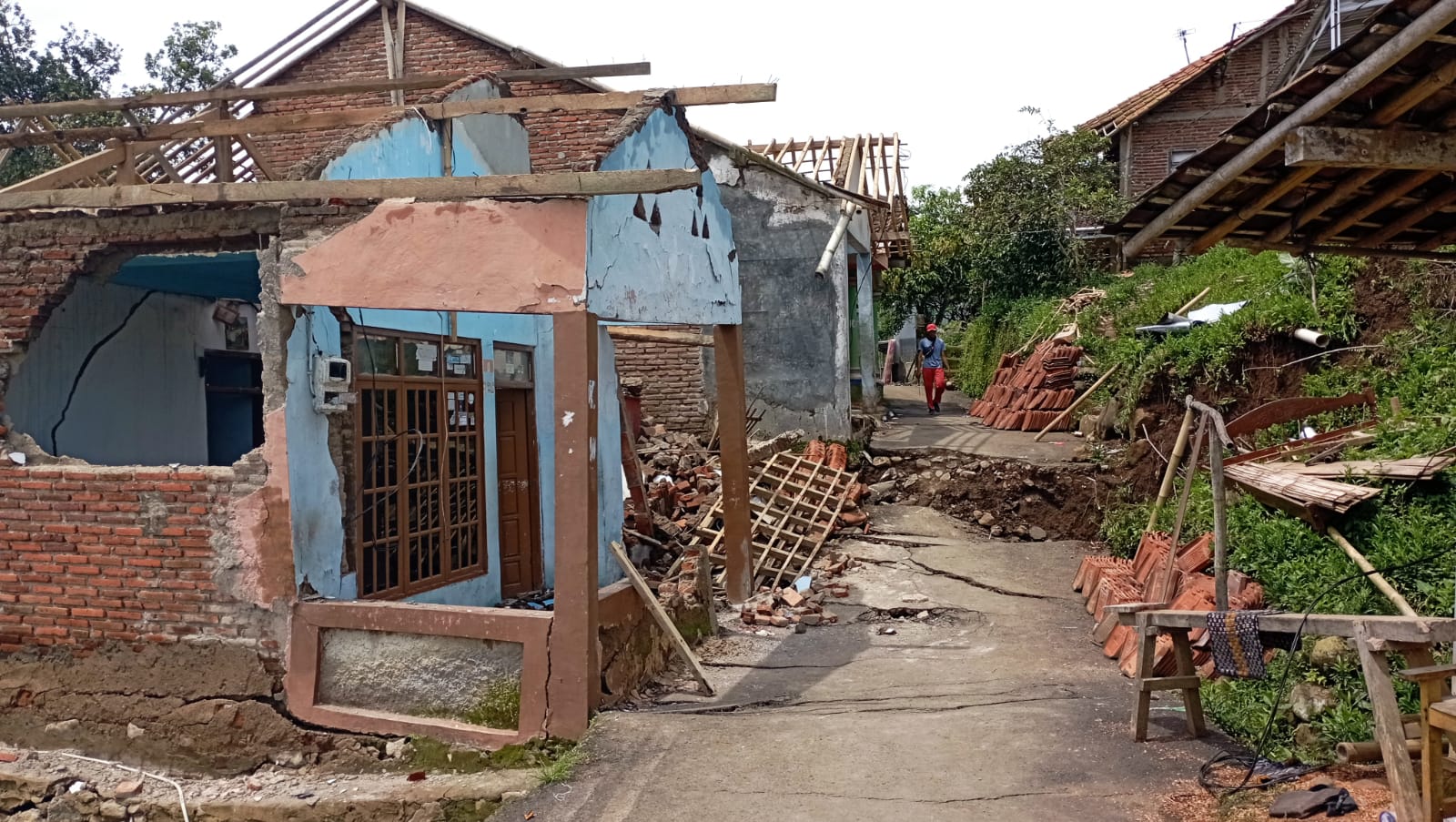 Fenomena Pergerakan Tanah di Brebes