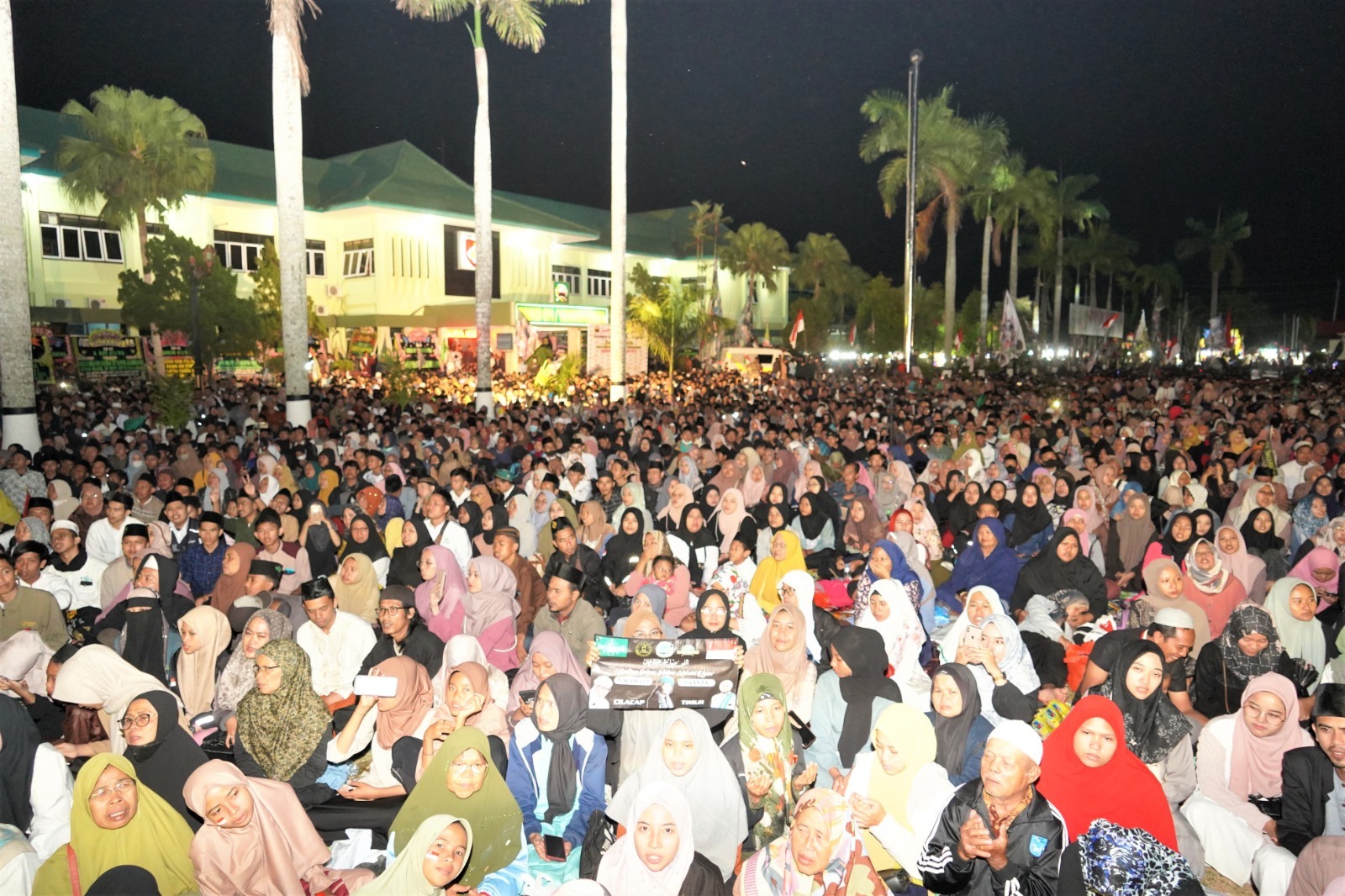 Korem 071/Wijayakusuma Bersholawat Bersama Rakyat
