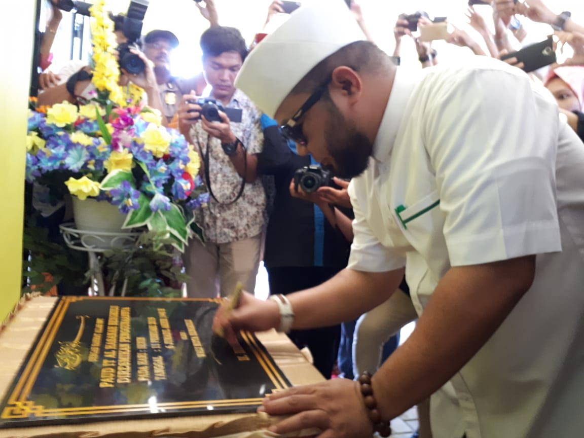 Walikota Bengkulu Helmi Hasan saat meresmikan Gedung Baru PAUD IT Al Hasanah