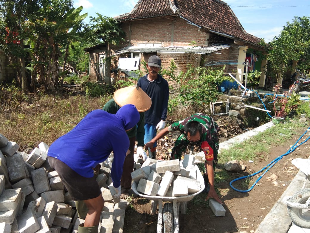 #GotongRoyongBeraksi: Warga Kuripan Kidul Kerja Bakti Perbaiki Infrastruktur!