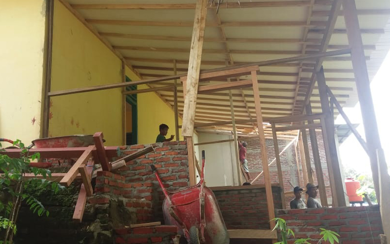 Penambahan ruang kantor desa, dapur dan wc
