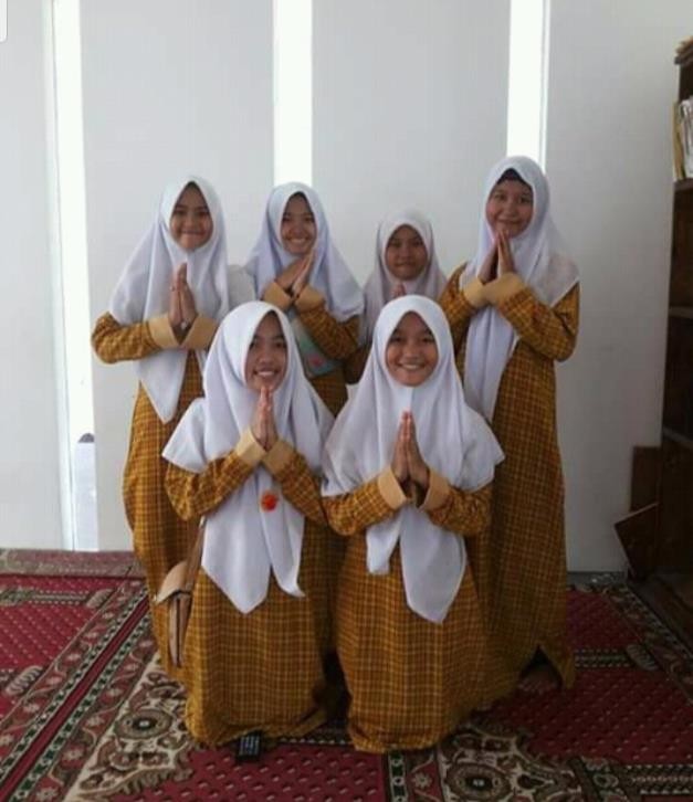 bersama teman-teman di Pesantren