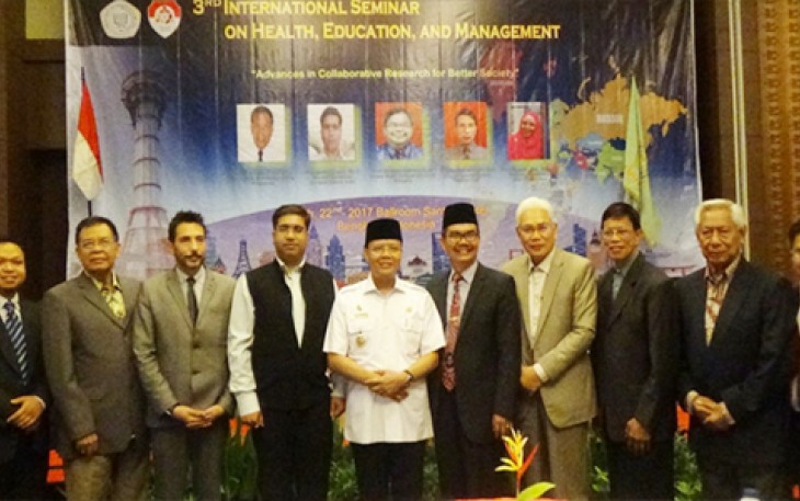 Wakil Gubernur Bengkulu, Rohidin Mersyah berfoto bersama dengan para narasumber