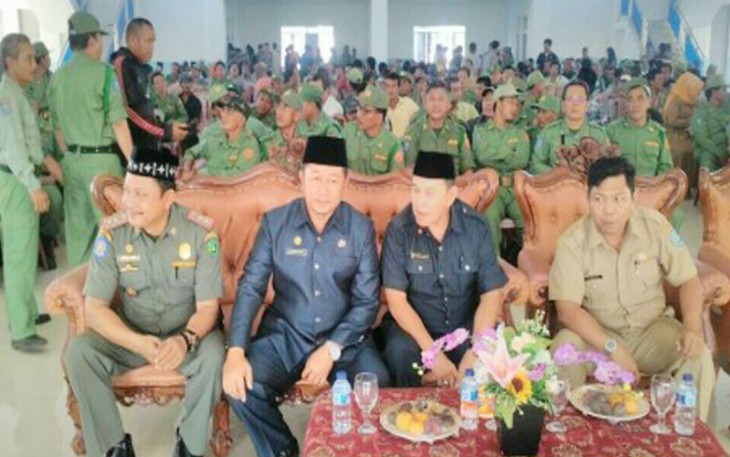 737 anggota Perlindungan Masyarakat (Linmas) Kota Bengkulu dikukuhkan di Balai Adat, Kota Bengkulu, Senin (22/5).