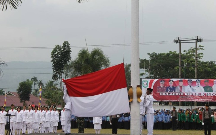 Pengibaran sang saka merah putih oleh Paskibraka