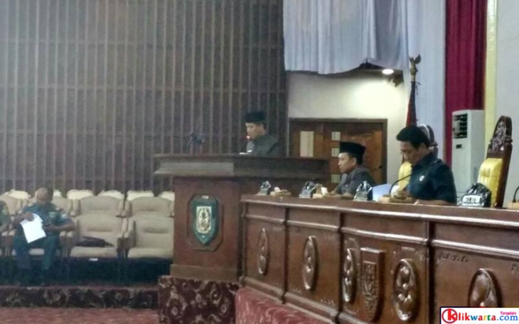 Paripurna membahas laporan Badan anggaran (Banggar) terkait LKPJ 2016 dan Raperda usulan tentang hak dan tunjangan administratif dewan, Jumat (04/08/2017).
