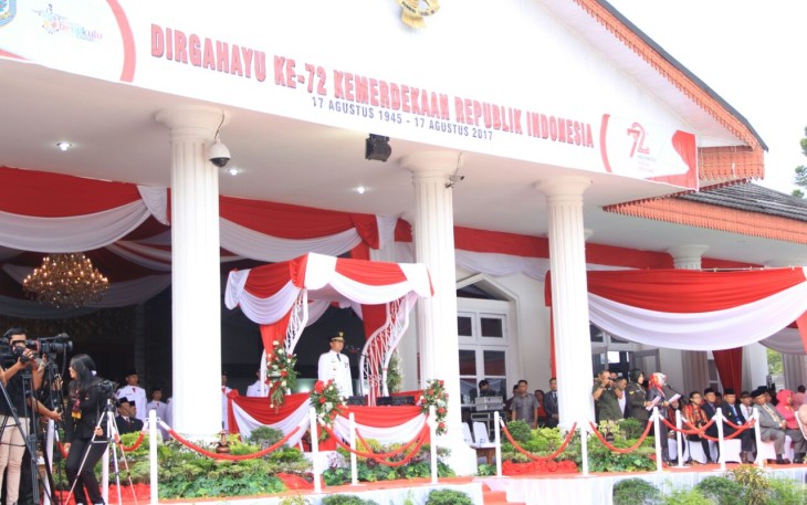 Plt. Gubernur saat memimpin Upacara Peringatan 72 Tahun Indonesia Merdeka di Provinsi Bengkulu 