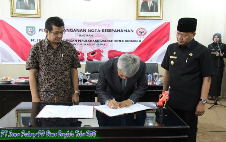 Penandatanganan Nota Kesepahaman Antara PT. Semen Padang dengan PD. Bimex Bengkulu, di Ruang Rafflesia Setda Provinsi Bengkulu, Senin (14/08).