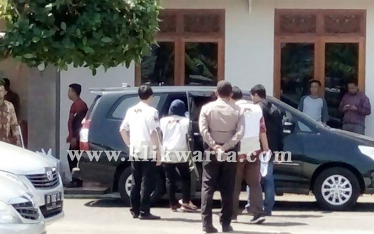 Rekonstruksi OTT KPK di Kediaman RM, Rabu (02/08/2017)