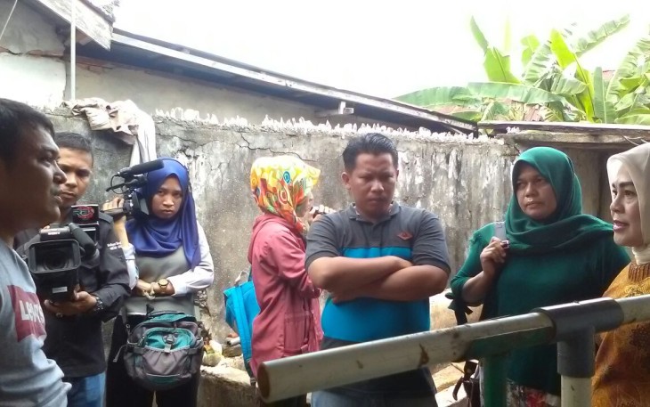 Nampak anggota Dewan memberikan arahan dan diskusi dengan pengusaha Bawang