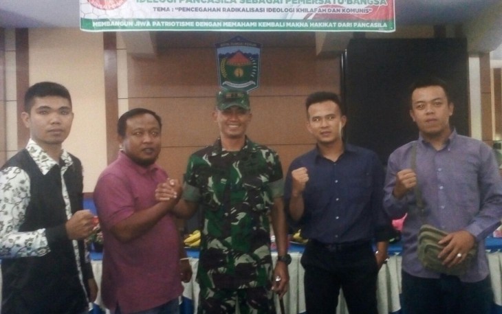 Foto bersama Dandim 0417 Kerinci Letkol Inf Gambuh Sri Karyanto bersama Tokoh Pemuda Bengkulu Pujo Santoso usai acara seminar Diskusi Publik 
