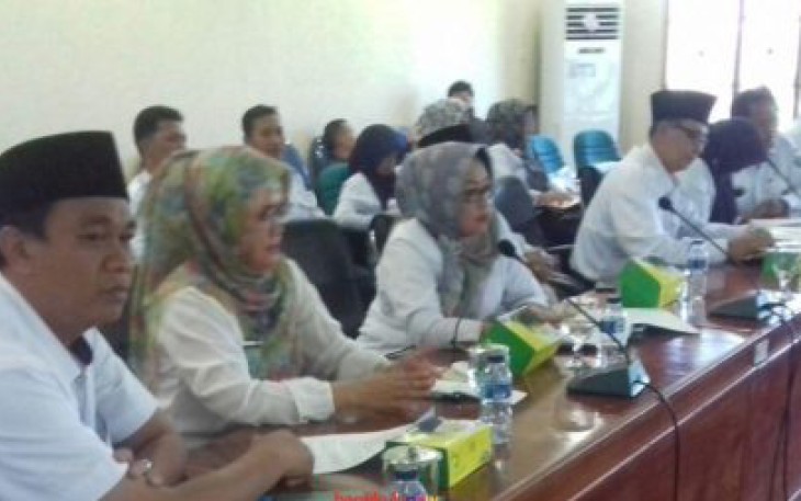 Suasana saat rapat