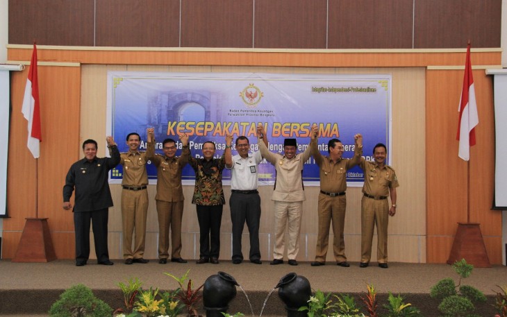 Foto bersama usai penandatanganan kesepakatan bersama