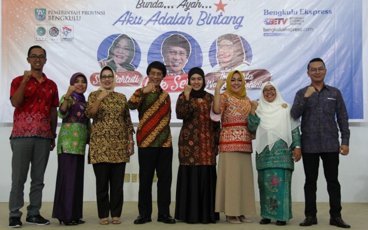 Foto bersama usai acara seminar 
