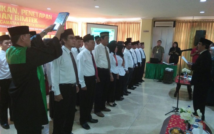 Pelantikan Panwascam se Kota Bengkulu, Minggu (15/10/2017) di Hotel Raffles City. 