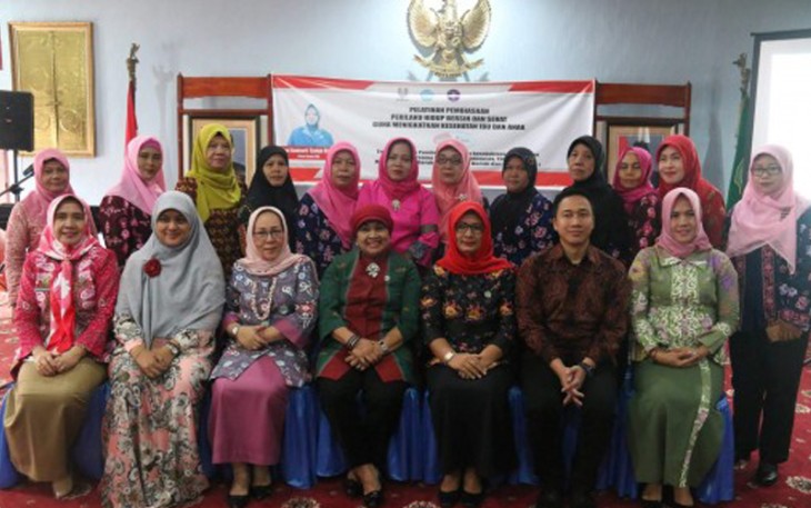 Pembina Kesejahtraan Keluarga (PKK) Kota Bengkulu bekerjasama dengan PT Unilever menggelar kegiatan pelatihan pembiasaan prilaku hidup bersih dan sehat guna (PHBS)