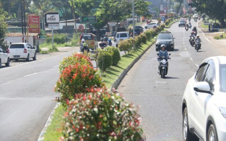 Pemerintah Kota Bengkulu terus menggeber penataan taman kota, terkhusus yang berada di median jalan