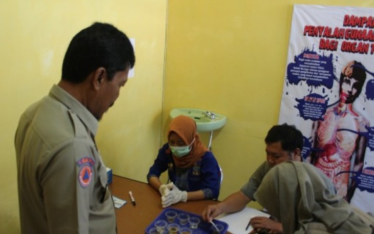 BNN Kota Bengkulu melakukan tes urine kepada seluruh PNS di Badan Penanggulangan Bencana Daerah (BPBD) Kota Bengkulu