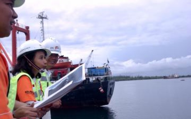 Menteri BUMN Rini Soemarno saat Meninjau Lokasi Pelabuhan Pulau Baai