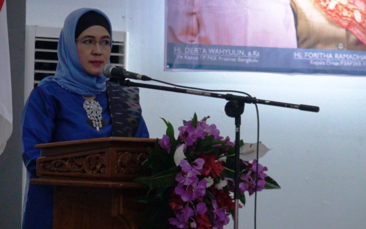 Hari Ibu-Ketua TP PKK Provinsi Bengkulu Dertra Wahyulin Rohidin sambutan pada Peringatan Hari Ibu Ke-89 Tahun 2017.