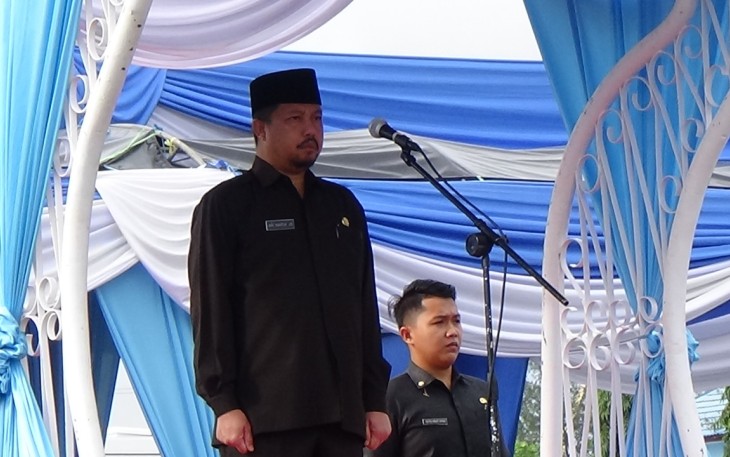 Asisten II Bidang Ekonomi, Keuangan dan Pembangunan Ari Narsa menghadiri sekaligus menjadi Inspektur Upacara Peringatan.