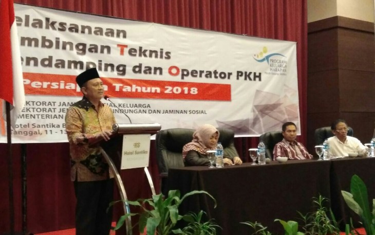 Asisten I Setda Provinsi Bengkulu Hamka Sabri Saat Membuka Bimbingan Teknis Pendamping dan Operator PKH Persiapan Tahun 2018