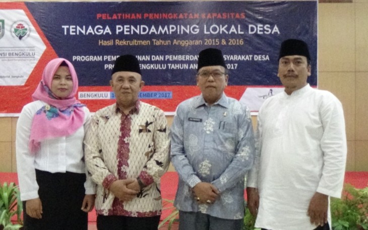 Foto bersama dengan peserta pelatihan peningkatan kapasitas tenaga Pendamping Lokal Desa