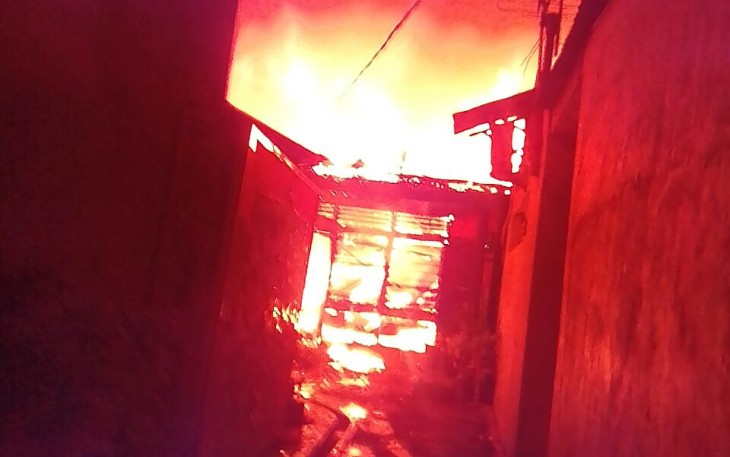 Saat si jago merah lalap rumah warga di Kelurahan Jitra