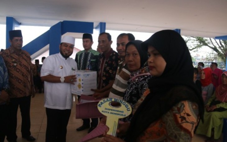 Wali Kota Helmi Hasan Serahkan Kunci Secara Simbolis 