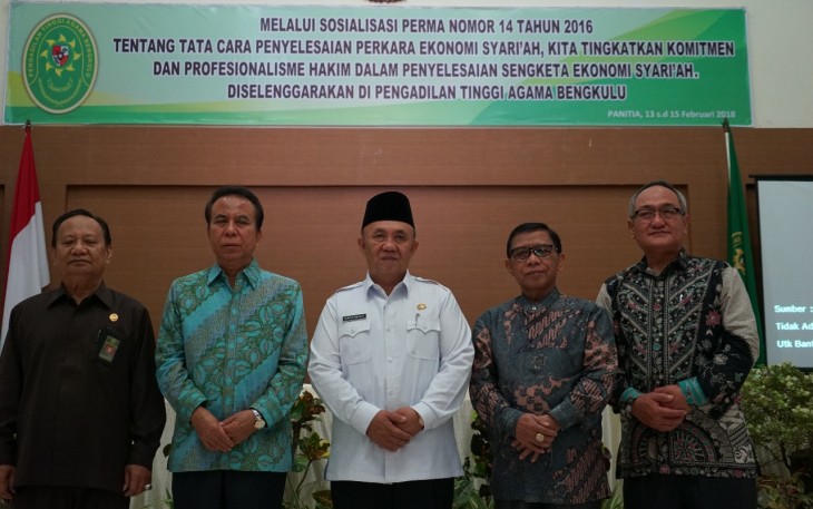 Foto bersama dengan ketua PTA Bengkulu serta Hakim Agung MA RI.