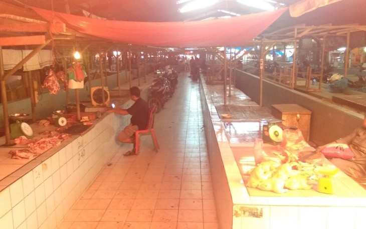 Kondisi didalam pasar sepi dari pembeli