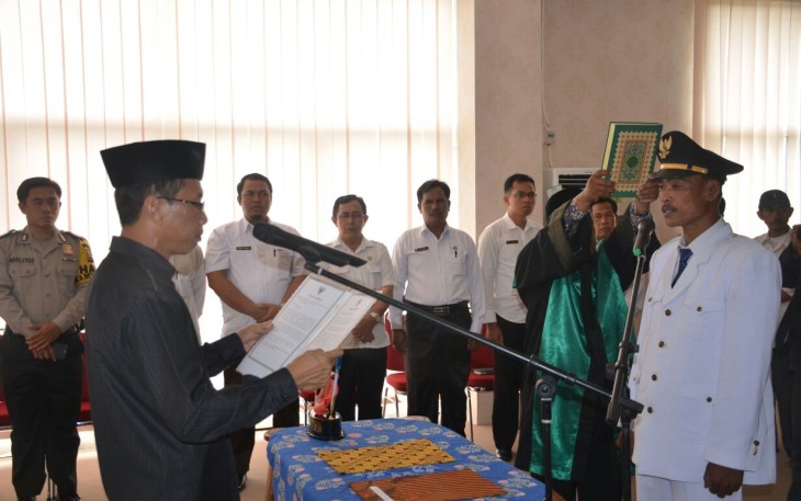 Pelantikan Nurlian Efendi sebagai Kades Suka Banjar