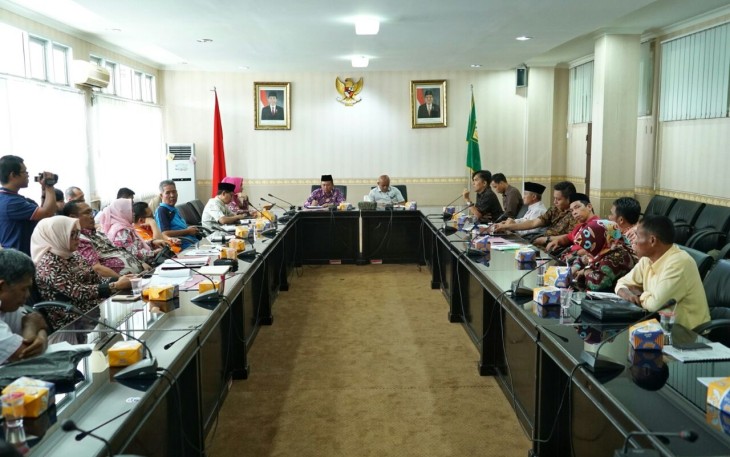 Asisten I Setda Provinsi Bengkulu Hamka Sabri pimpin Pertemuan dengan Tim Percepatan Penyelesaian Konflik Agraria.