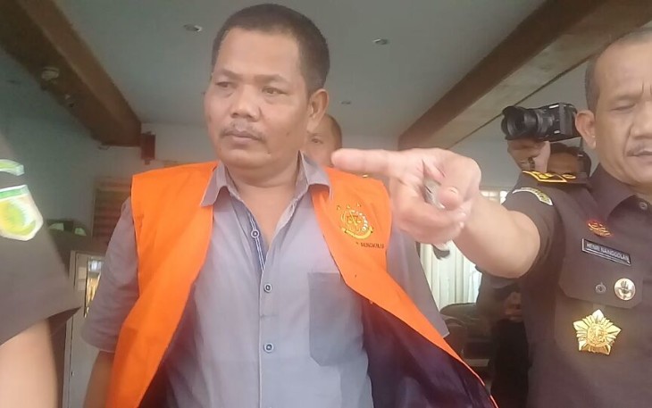 Tersangka saat dibawa ke Rutan Malabero untuk ditahan