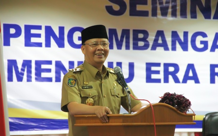 Plt Gubernur Rohidin Mersyah Memberikan Sambutan Dalam Acara Seminar Nasional Pengembangan Cyber University Menuju Era Revolusi Industri