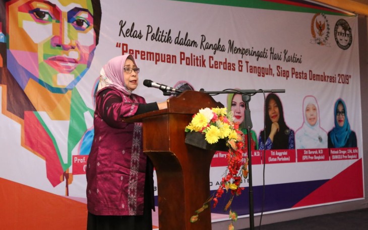 Wakil Ketua DPD RI, Darmayanti Lubis saat memberikan keynote speech dengan tema "Perempuan Politik Cerdas & Tangguh, Siap Pesta Demokrasi 2019" dalam acara Pelantikan Pengurus Kaukus Perempuan Politik Indonesia (KPPI) di Hotel Grand Bougenville, Bengkulu.