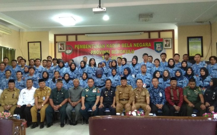 Foto Bersama usai acara pembukaan pengkaderan bela negara di Aula LPMP Bengkulu,  Senin (07/05/18).