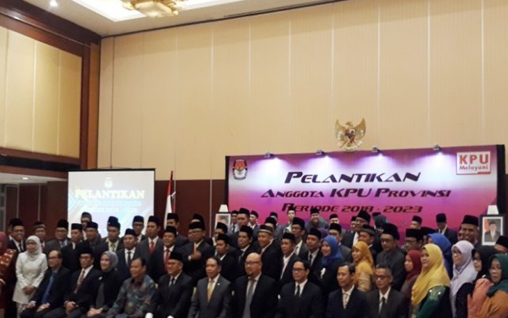Pelantikan anggota KPU periode 2018-2023 dari 16 provinsi di Indonesia, Kamis (24/05/2018) di Hotel Borobudor Jakarta Pusat. Foto (Tribunnews.com)