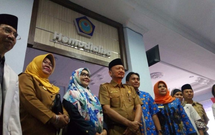 Sekretaris Daerah Kota Bengkulu Marjon Saat Meresmikan ruang Haemodialisa RSUD Kota Bengkulu