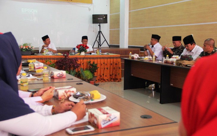  Rapat Koordinasi (Rakor) Serapan Gabah dan Ketersedian Beras, bersama para bupati dan unsur FKPD Plus, di Aula DTP Provinsi Bengkulu, Rabu (16/05).