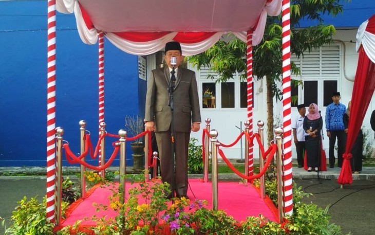 Pj Wali Kota Budiman Ismaun saat menjadi Pemimpin Upacara Hardiknas