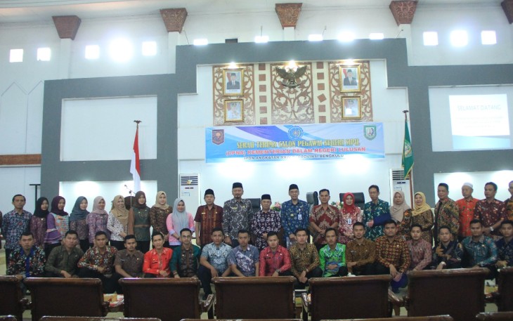Sekretaris Daerah Provinsi Bengkulu Nopian Andusti Menerima 33 Lulusan Purnapraja Institut Pemerintahan Dalam Negri (IPDN) Angkatan XXVI 2018 dari Kementerian Dalam Negeri (Kemdagri)