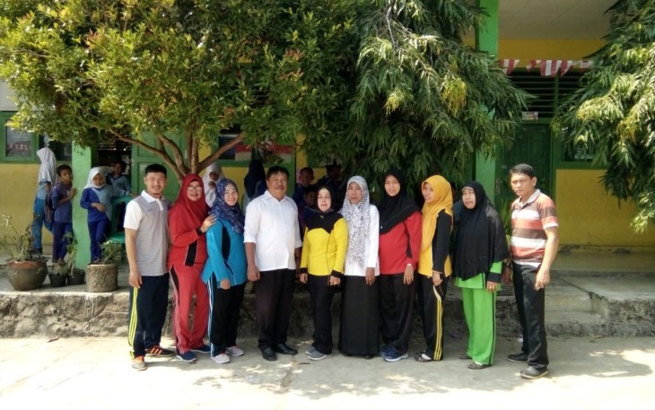 Kepala Sekolah SDN 48 Foto Bersama 