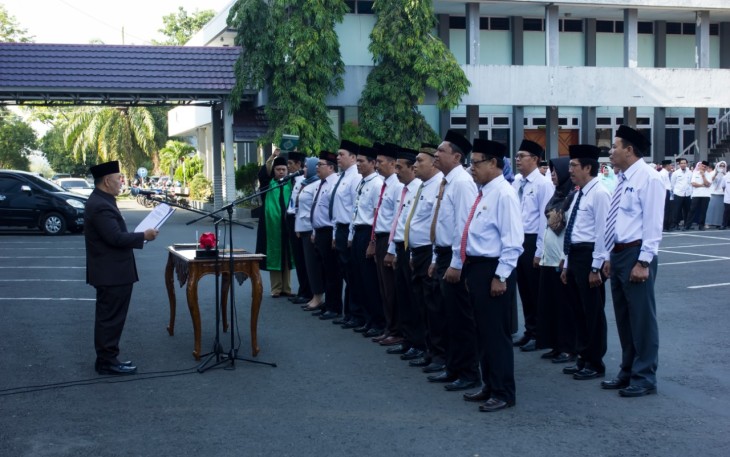 Pelantikan dan Pengambilan Sumpah Jabatan Administrator dan Jabatan Pengawas  di Lingkungan Pemerintah Provinsi Bengkulu oleh Sekda di Lapangan Apel Kantor Gubernur.
