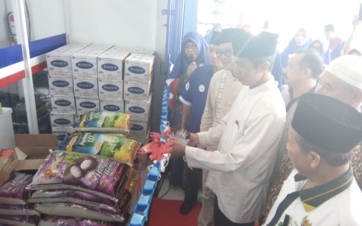 Camat Gading Cempaka Kota Bengkulu Soni Risdiyanto Melakukan Pemotongan Pita 